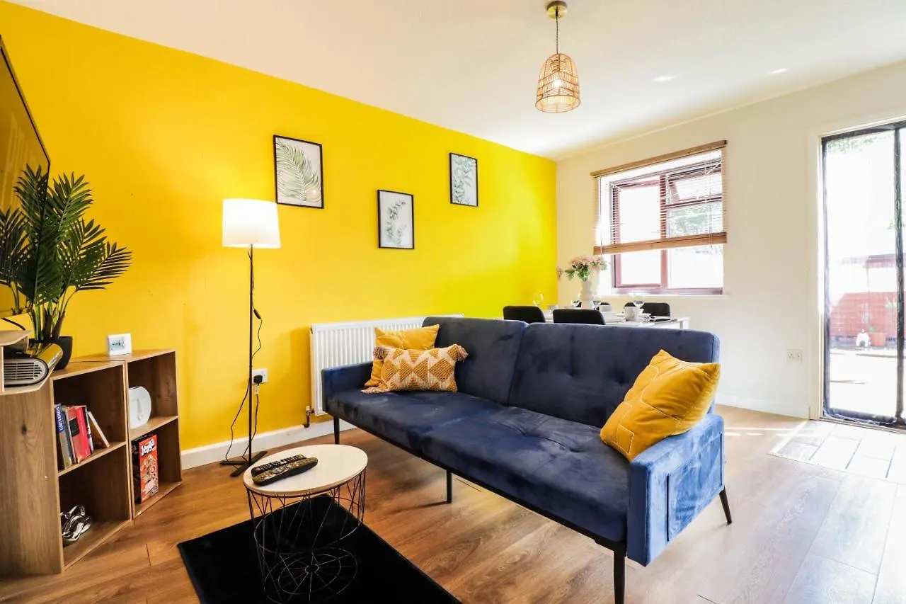 Spacious 1 Bed Flat-Free Parking Hillingdon Velká Británie