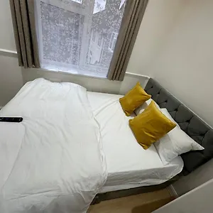  Homestay 3rd Flat With Private Toilet And Bathroom Setup For Family Enjoyment 134 Keedonwood Road