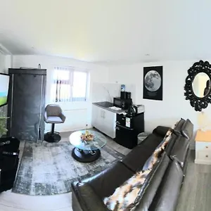  Apartment Riverview, Stylish Non Smoking Loft Ensuite 4 Rent