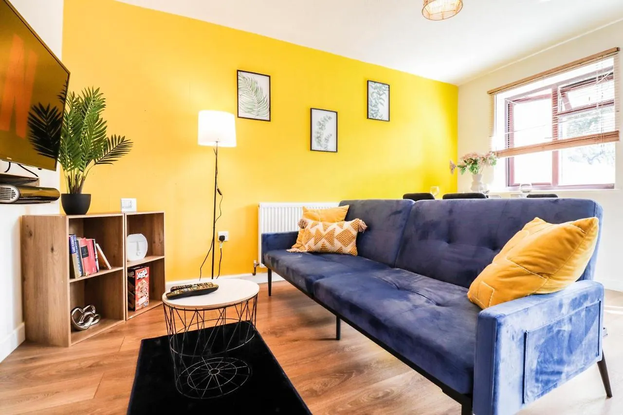Spacious 1 Bed Flat-Free Parking location