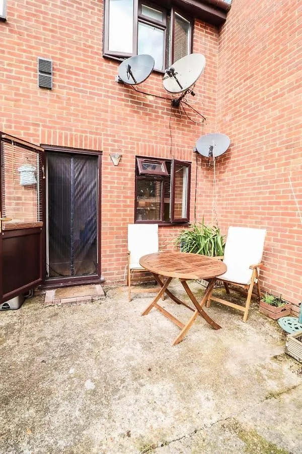 Spacious 1 Bed Flat-Free Parking Hillingdon