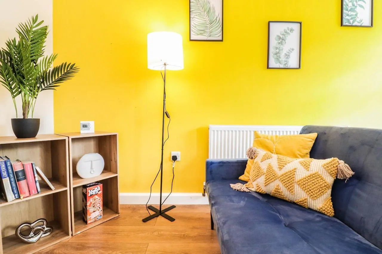 Spacious 1 Bed Flat-Free Parking Hillingdon Apartment
