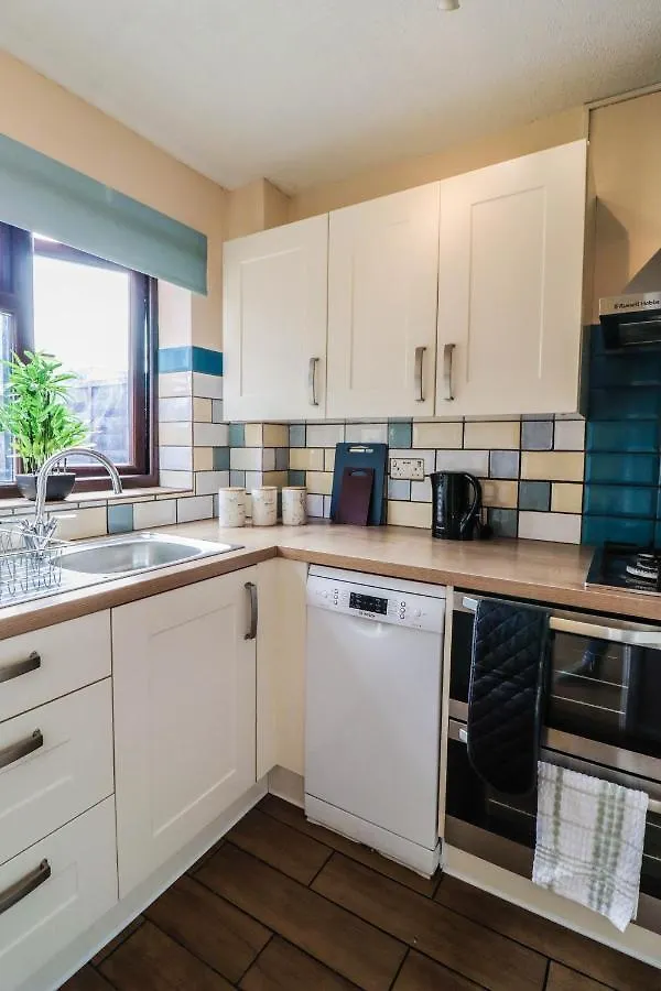 Spacious 1 Bed Flat-Free Parking Hillingdon 0*,