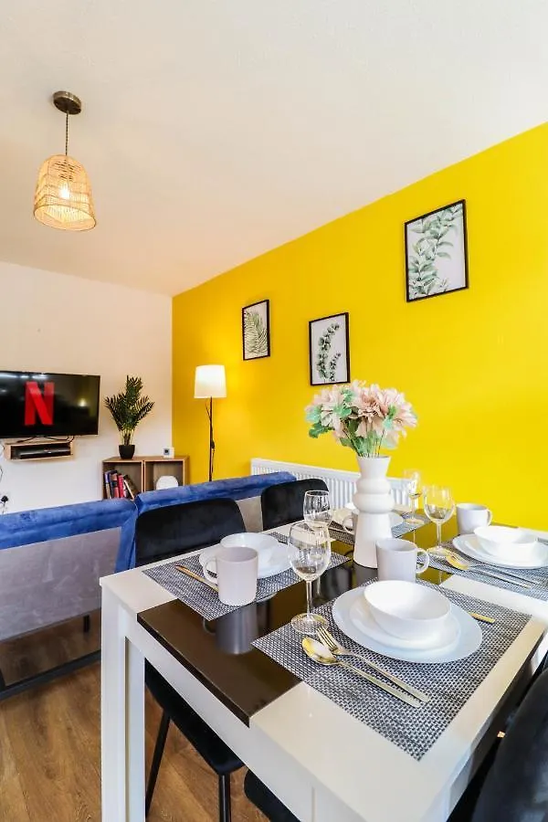 Spacious 1 Bed Flat-Free Parking Hillingdon 0*,